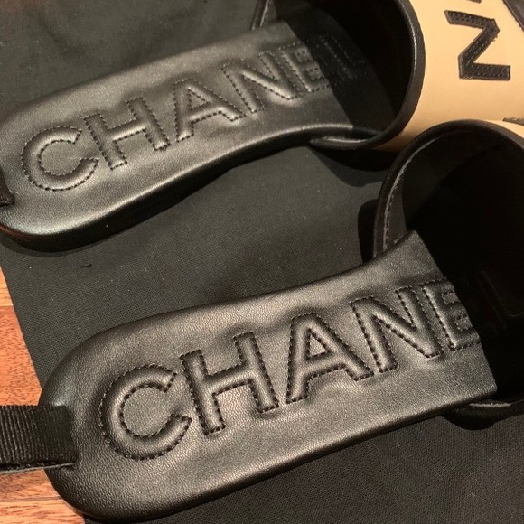 Chanel Slides - Picture 2 of 9